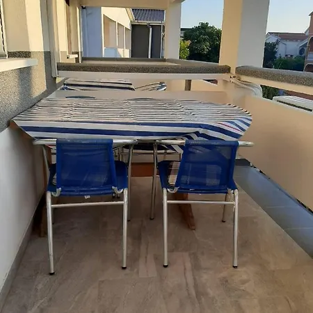 H&f Apartment Vir